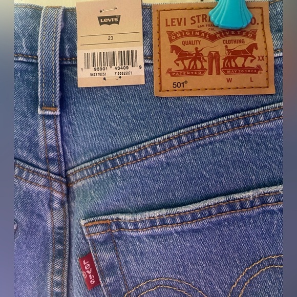 Levi’s Jean shorts - Picture 5 of 10
